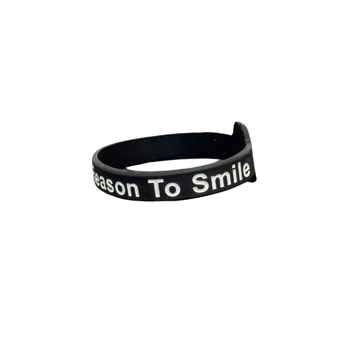 FARTS-black-white-wristband-4-gratitude-be-happy-daily-reminder